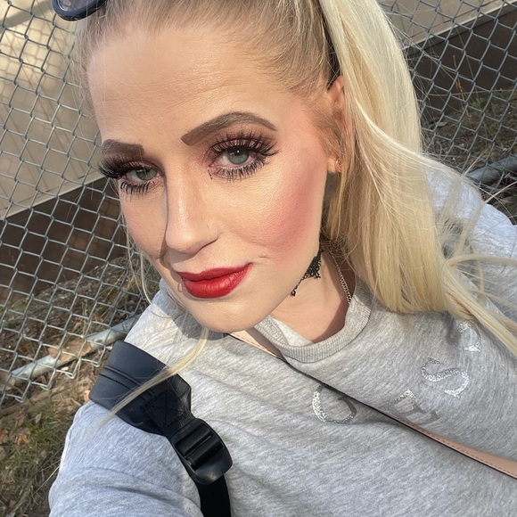 Meet your Posher, Ashlyn - Picture 2 of 3